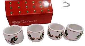 Juego en caja de 4 servilletas de porcelana Mervyn's Christmas Holiday - Holly Berry - Imagen 1 de 10
