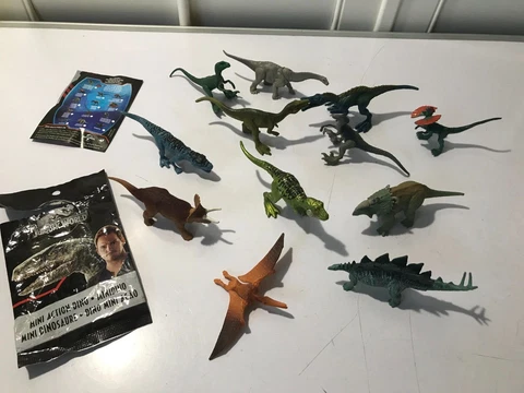 JURASSIC WORLD 12X  MINI ACTION DINOSAUR FIGURES LOOSE NEW READ Cover