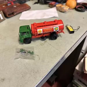 Corgi 22801 Shell Petroleum Tanker & Diecast Petrol Pump Shell/BP Ltd Edition - Picture 1 of 10