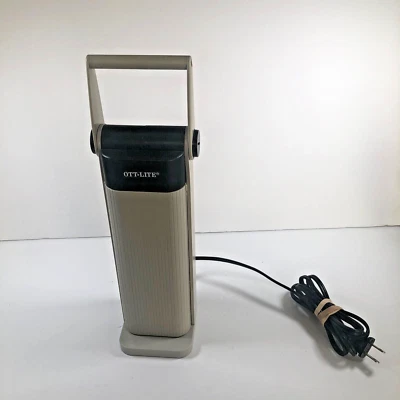 Abajur de mesa dobrável Ott-Lite modelo OTL13TCG Truecolor para artesanato e fotografia - Imagem 1 de 4