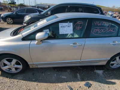 2006-2011 Honda Civic Driver Front Door Oem W9V07 - Image 1 of 2