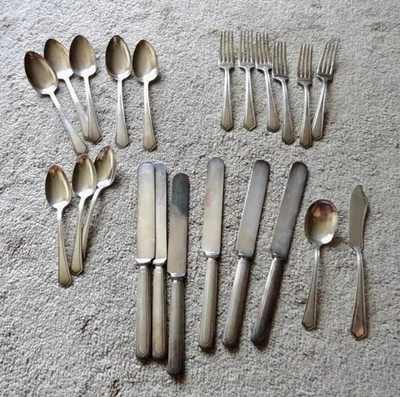 Anchor Rogers XII Pat. Aug 21 '17 Silverplate Flatware lot of 22 pieces - Image 1 of 4
