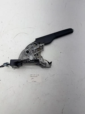 Volkswagen Jetta Sportwagen 2010-2014 manija freno de estacionamiento OEM. Foto 1 de 4