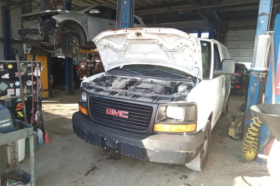 2011 GMC Savana 2500 Van Automatic Transmission OEM 137K Miles - LKQ438456511 - Image 1 of 3