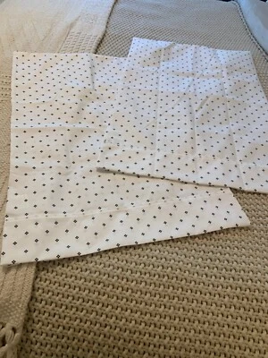 SET OF 4 QUEEN CHARISMA WHITE AND BLACK PILLOWCASES - Image 1 of 4