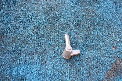 ALFA ROMEO SPIDER RIGHT VENT GLASS HANDLE 82 83 85 86 87 89 - Image 1 of 3