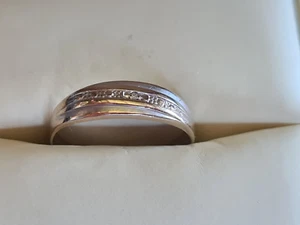 Ornate White Gold 9ct Wedding Band size Q1/2 Fully stamped w/ small diamond ! - Picture 1 of 14