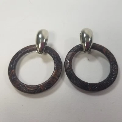 Pendientes Perforados Cuelgan Tono Plata Aros Cuero Trabajado Firmado Astor Foto 1 de 4