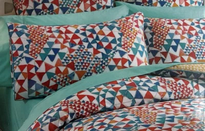 New Morgan & Finch Electra Brights One Pair STD Pillowcases 48x73cm RRP $34.95 - image 1 of 3