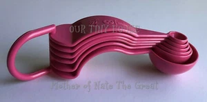 NEW Tupperware Measuring Spoons Set of 6 PINK Embossed D Ring Cups Baking Tools - Imagen 1 de 5