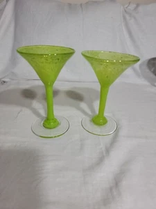 2er Set signierte hellgrüne Swirl mundgeblasene Kunstglas Martini Gläser 7-3/8" - Bild 1 von 9