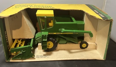 Vintage Ertl John Deere 6600 Combine 1/24 - Image 1 of 4