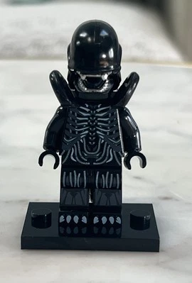 ALIEN XENOMORPH LEGO Custom Pad Printed MINIFIG FIGURE Queen Mouth - Image 1 of 2
