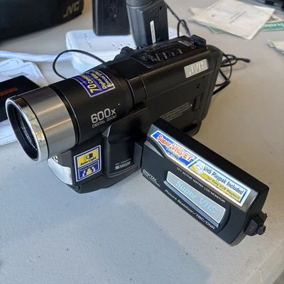 Videocámara VHS-C súper compacta JVC GR-SXM240U PAQUETE PROBADO Foto 1 de 4