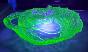 Green Depression Glass Avocado Sweet Pear 1 Handle Preserve Bowl Uranium Indiana - Picture 1 of 4