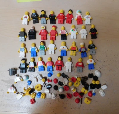 Lego Figures and parts - Assortment - 32 figures, 50 + extra parts - Image 1 of 3