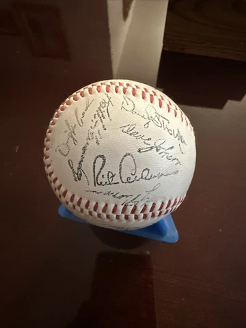 Vintage baseball with signatures of the NY Mets Cover