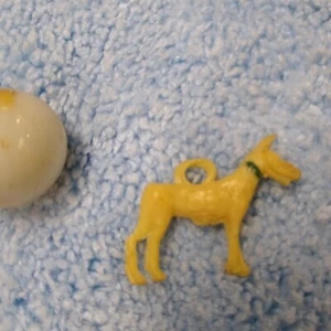 Vintage Cracker Jack Preis Anhänger Zelluloid Kunststoff blau Halsband Hund Hund - Bild 1 von 1