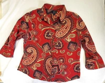 Blusa Westbound sin arrugas roja con estampado de cachemira con botones para mujer 18 Foto 1 de 4