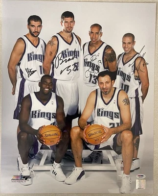Foto autografiada 16x20 firmada por Mike Bibby Peja de Sacramento Kings x4 PSA/DNA LOA Foto 1 de 4