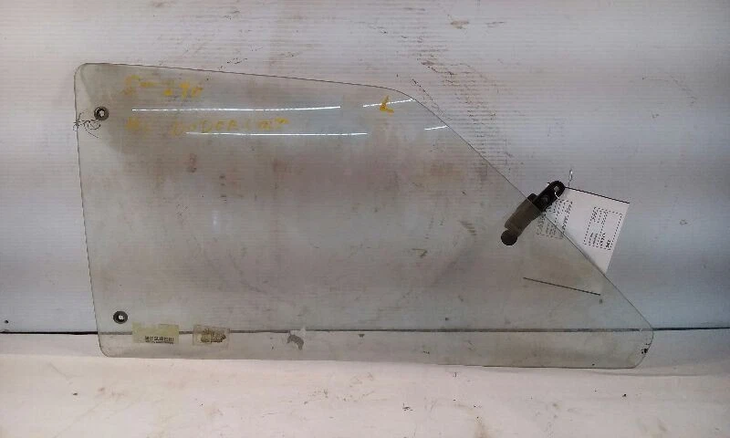  Cuarto de cristal izquierdo conductor Chrysler Colt japonés 79-84 Foto 1 de 3