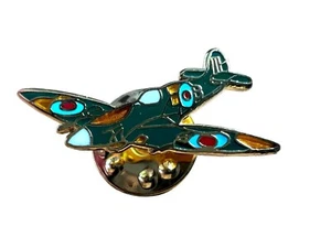 SPITFIRE AEROPLANE ROYAL AIR FORCE MILITARY METAL AND ENAMEL PIN BADGE M032 - Picture 1 of 3