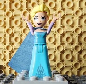 LEGO dp076 ELSA Blue Long Narrow Cape, from 43172 Elsa's Magical Ice Palace - Picture 1 of 3