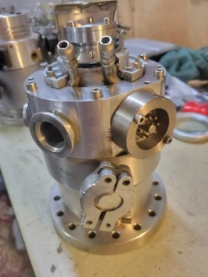 Leybold BOMBA TURBOMOLECULAR TURBO BOMBA LEYBOLD 85503 Tirada Funcionando Foto 1 de 4