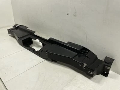 ВЕРХНИЙ КРОНШТЕЙН РЕШЕТКИ РАДИАТОРА CHEVROLET SUBURBAN 1500 2012 подходит для 10–14 ЭСКАЛАДА ЗАВОДСКОЙ - Изображение 1 из 4