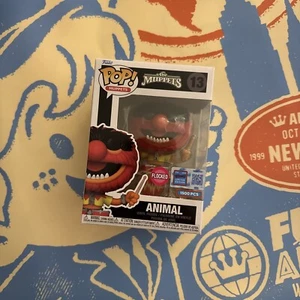 THE MUPPETS ANIMAL FLOCKED NEW YORK COMIC CON STICKER IN HAND WITH PROTECTOR - Picture 1 of 6