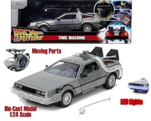 BACK TO THE FUTURE PART 1: DE LOREAN TIME MACHINE 1:24 WITH LIGHTS. - Foto 1 di 4