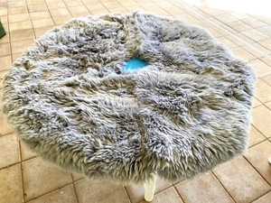 Beautiful Ugg Sheepskin Christmas Tree Skirt - Picture 1 of 10