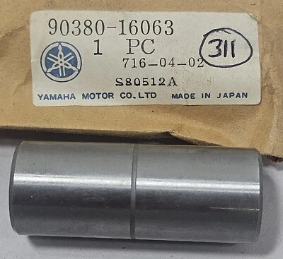 1 Новый подлинный Yamaha 1978-1979 YZ125 и 79 IT175 поворотный рычаг втулки OEM 90380-16063 - Изображение 1 из 2