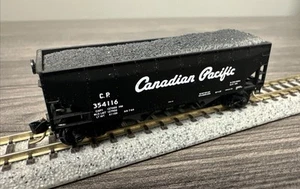 Micro-Trains N Scale RTR #55410 33’ Twin Bay Hopper Offset Canadian Pacific NIB - Picture 1 of 4