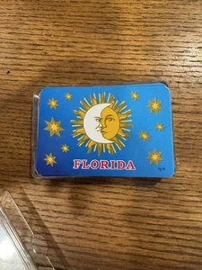 Tarjetas de juego recubiertas de plástico recuerdo de Florida en estuche - sol y luna celestial - Imagen 1 de 3