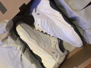 New Yeezy Boost 700 Analog Sneakers Shoes - Bild 1 von 5
