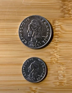 Lot 2 Französisch Polynesien Münzen - 10 Francs, 50 Francs - 2000 - Bild 1 von 1