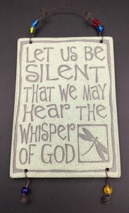 2003 The Potter's Shed Michael Malcone Lass uns schweigen hängende Wandrelief - Bild 1 von 3