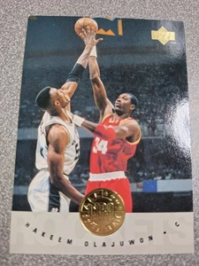 1995-96 Upper Deck - All-NBA Hakeem Olajuwon #178 T200 - Imagen 1 de 2