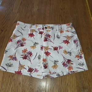 St. Johns Bay Floral Pattern Shorts. Size 12 - Picture 1 of 12