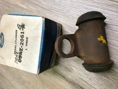 Ford Galaxie LTD 1972 tamaño completo rueda delantera derecha cilindro de freno D2AZ-2061-B Foto 1 de 2