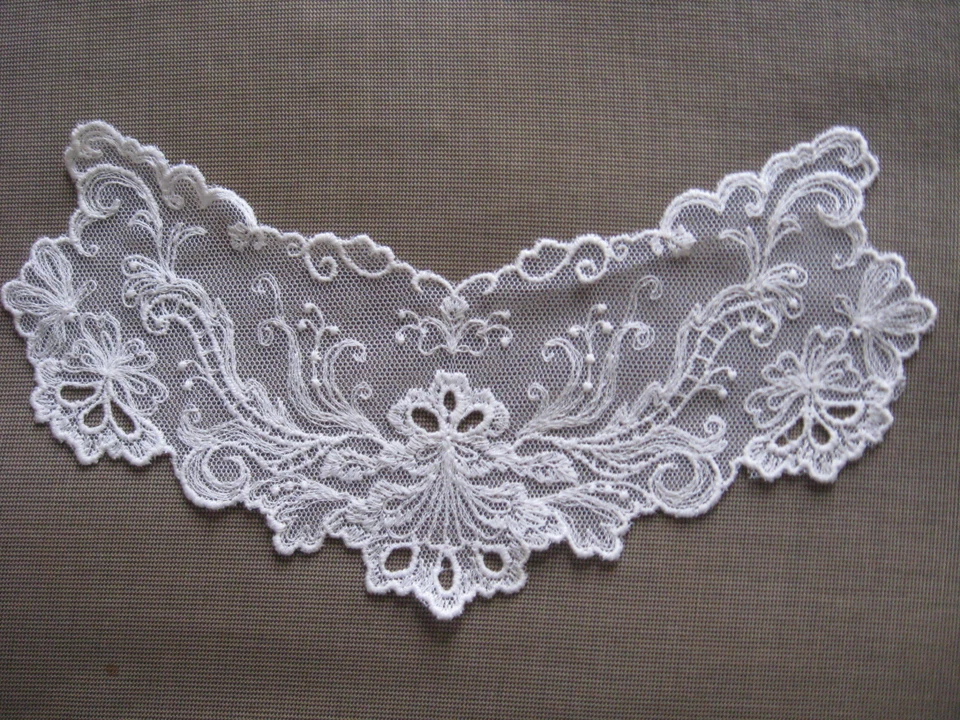 12 PCS LOVELY VINTAGE WHITE EYELET EMBROIDERED RAYON VENISE NET APPLIQUE - Image 1 of 1