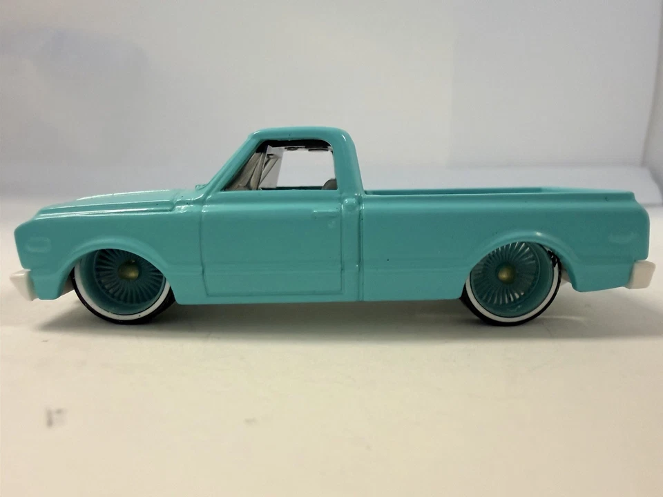 Camioneta pickup Chevy C10 1968 Matchbox 2024 rueda suelta 3D intercambio Lowrider Foto 1 de 4