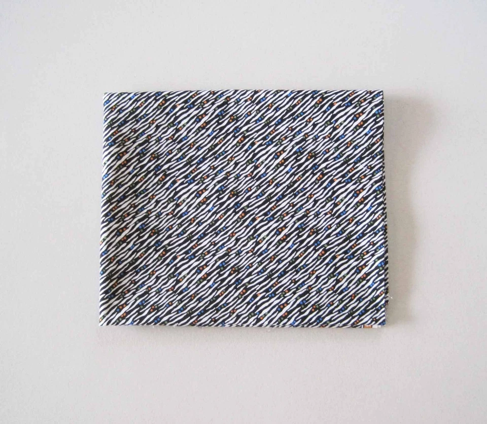 Tela de algodón acolchada excéntrica de 1 yarda de Fabri-Quilt negro blanco 119 Foto 1 de 4