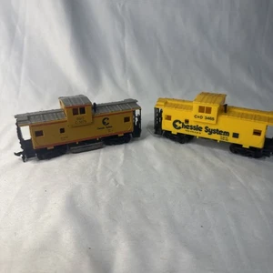 2pc HO Scale Train Car CHESSIE SYSTEM B & O C-3975 CABOOSE ~ Track Cleaner - Picture 1 of 15