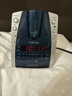 CRAIG Projection Rotating Lens AM/FM Digital Alarm Clock Radio Model CR41025 - Image 1 of 4