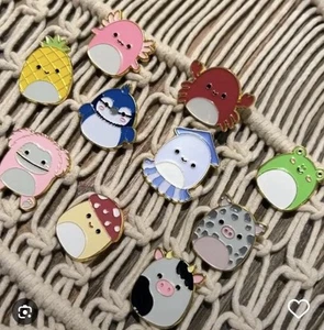 OFICIAL Pin Esmalte Squishmallow para Bolso Mochila Lanyard Nuevo Tú eliges del Conjunto - Imagen 1 de 1