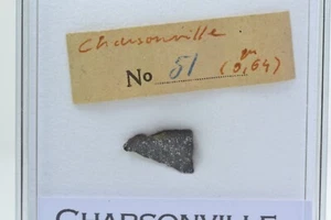 Meteorite CHARSONVILLE - Chondrite H6 - fell 1810 in France - part slice 0.631 g - Picture 1 of 12