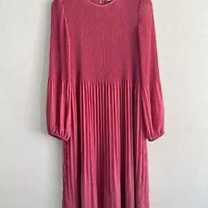 Vestido Aritzia Daydreamer Midi talla S - Imagen 1 de 7