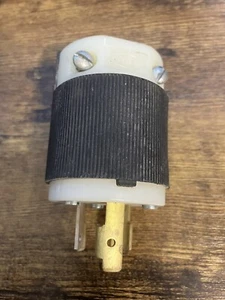 Hubbell Twist-Lock 20A 125V - Picture 1 of 3
